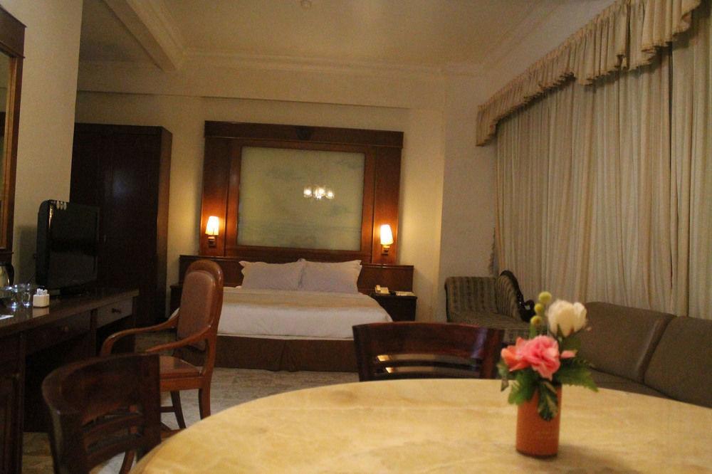 Satelit Hotel Surabaya Dış mekan fotoğraf
