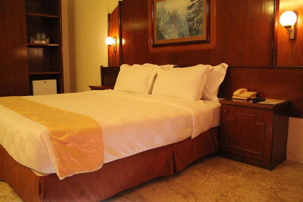 Satelit Hotel Surabaya Dış mekan fotoğraf