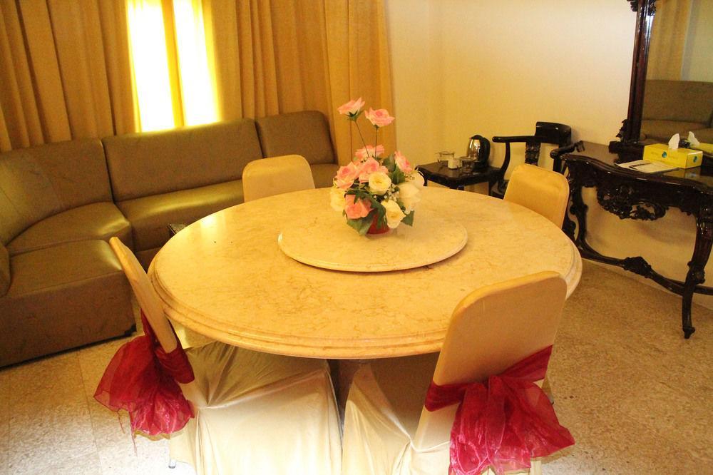 Satelit Hotel Surabaya Dış mekan fotoğraf