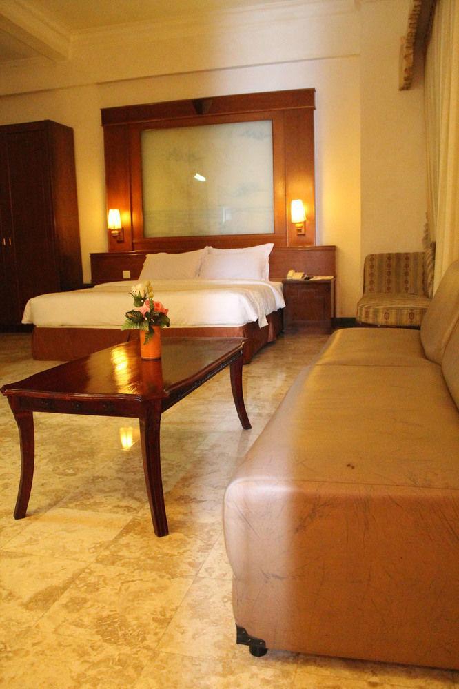 Satelit Hotel Surabaya Dış mekan fotoğraf