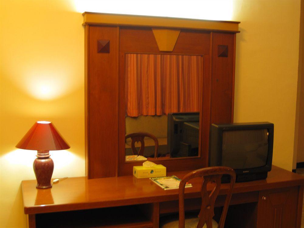 Satelit Hotel Surabaya Dış mekan fotoğraf